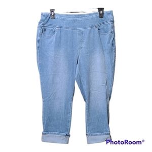 Belle by Kim Gravel capris. Light denim. Cuffed. Stretchy. Sz 18W